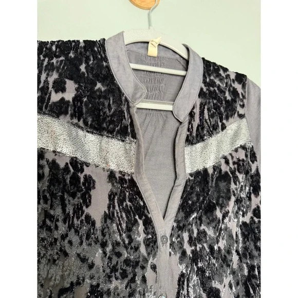 Anthropologie Tiny Kitsalano velvet & silk blend burnout blouse button down - Picture 13 of 13
